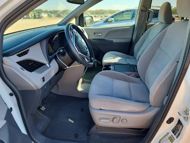 2017 TOYOTA SIENNA LE 8-PASSENGER  