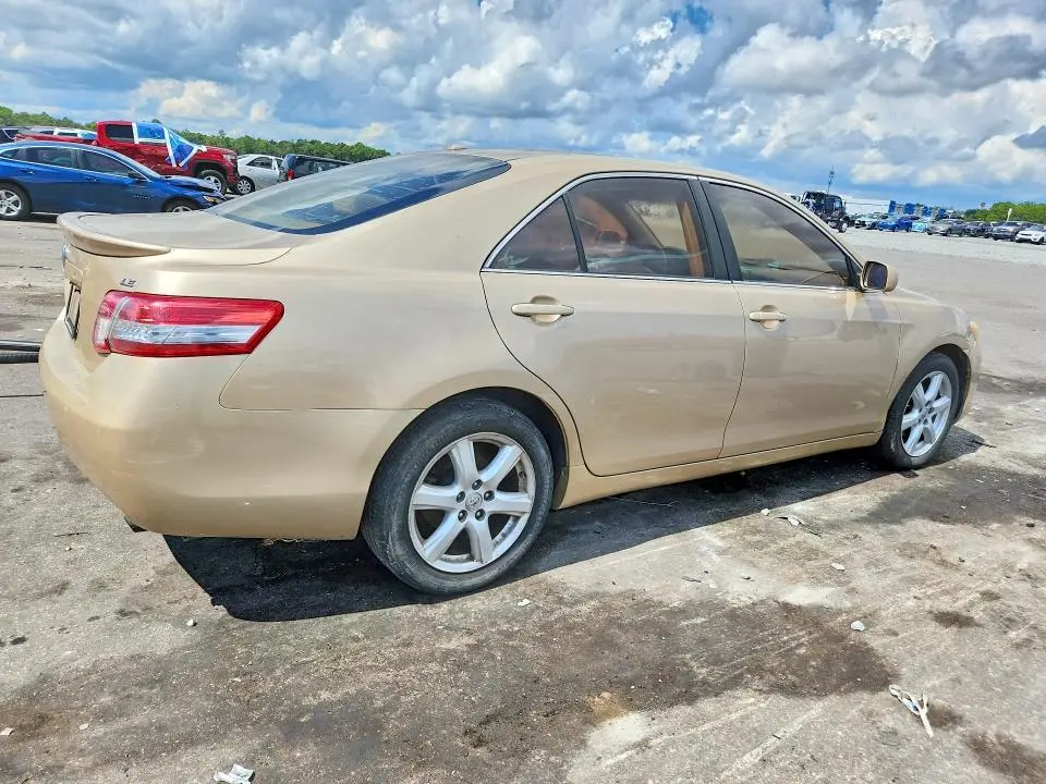 2010 TOYOTA CAMRY LE  