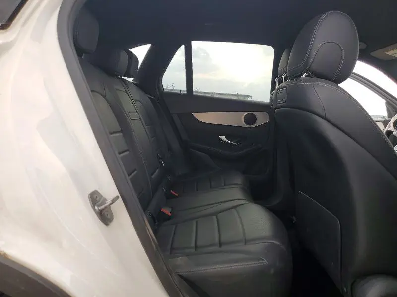 2019 MERCEDES-BENZ GLC 300  