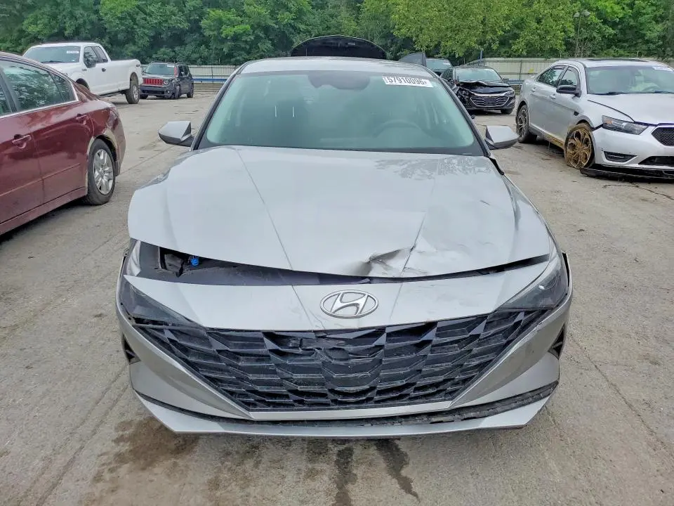 2022 HYUNDAI ELANTRA SE  