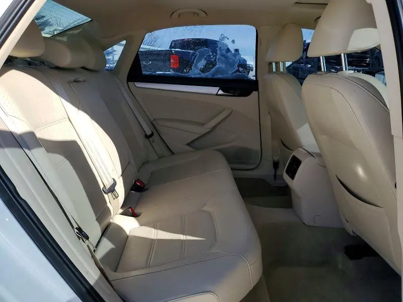 2013 VOLKSWAGEN PASSAT SE  