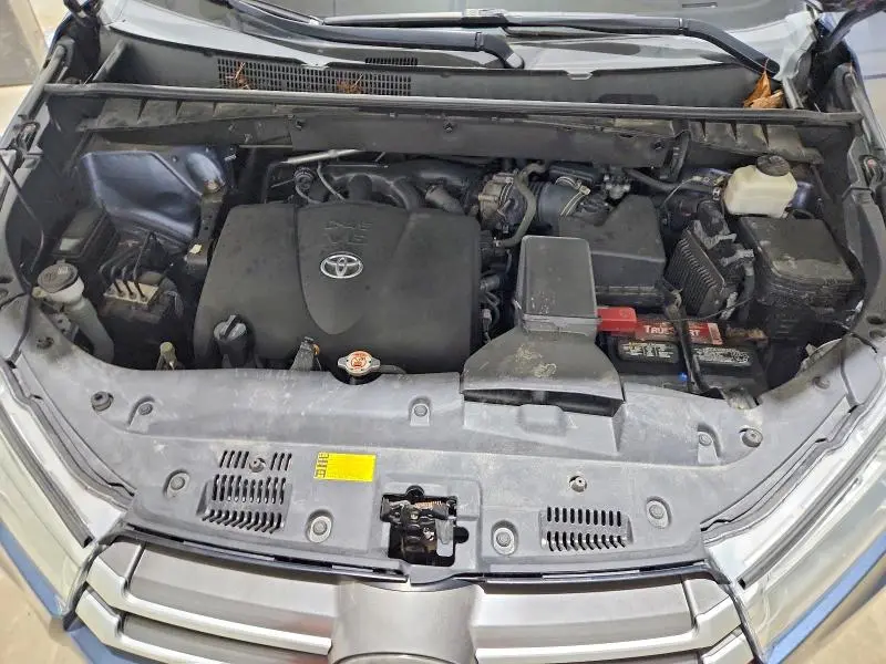 2018 TOYOTA HIGHLANDER LE  