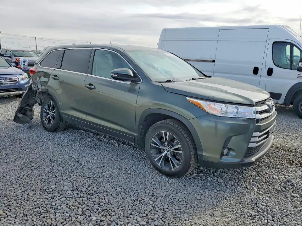 2017 TOYOTA HIGHLANDER LE  