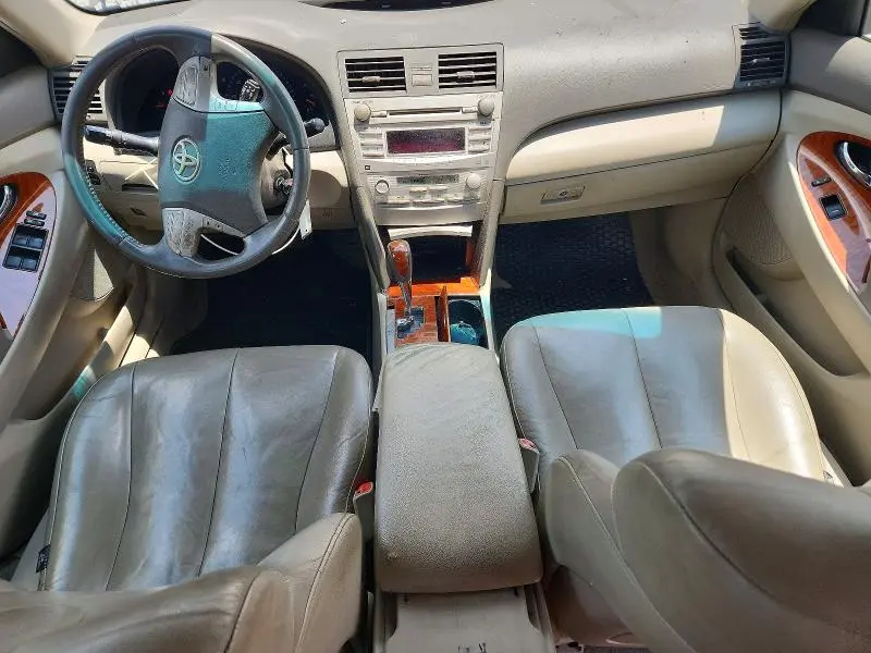 2010 TOYOTA CAMRY XLE  