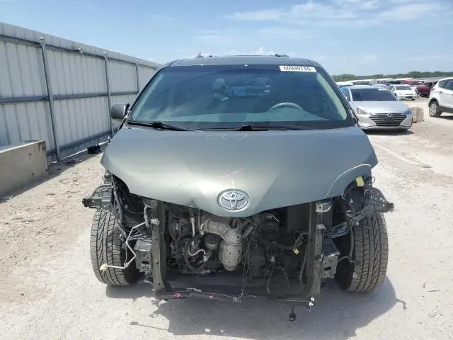 2013 TOYOTA SIENNA XLE  