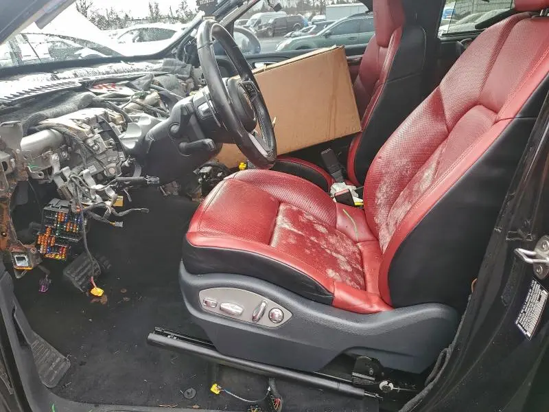 2017 PORSCHE CAYENNE   