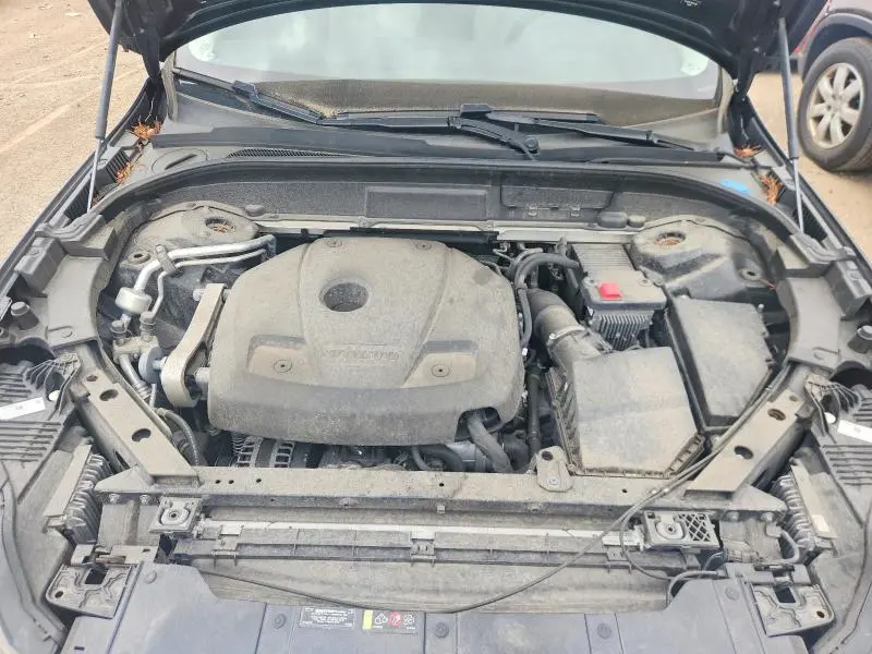 2021 VOLVO XC60 T5 MOMENTUM  