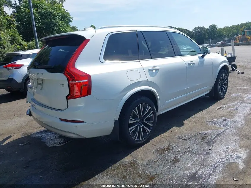 2022 VOLVO XC90 T5 MOMENTUM 7 PASSENGER