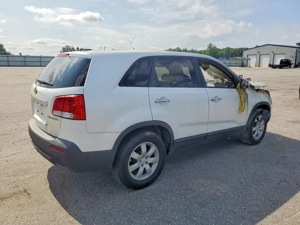 2011 KIA SORENTO BASE  