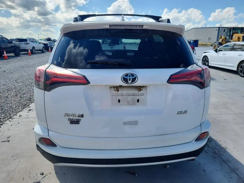 2016 TOYOTA RAV4 XLE  