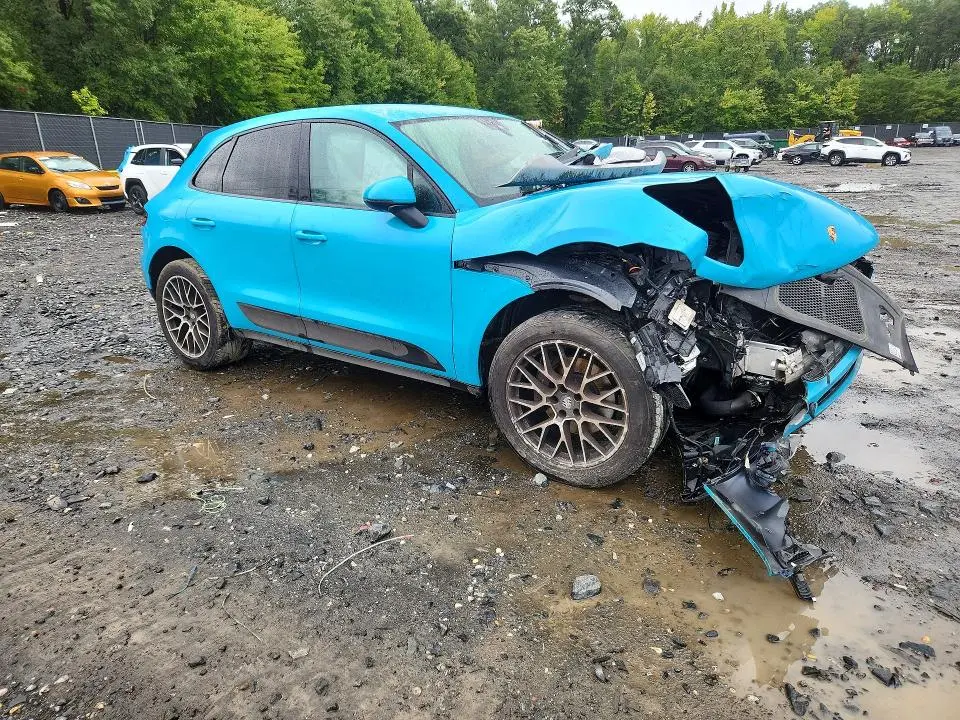 2018 PORSCHE MACAN   