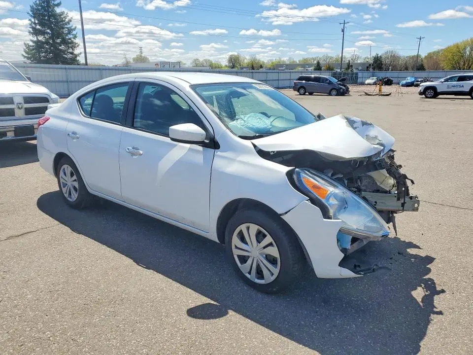 2019 NISSAN VERSA SV  