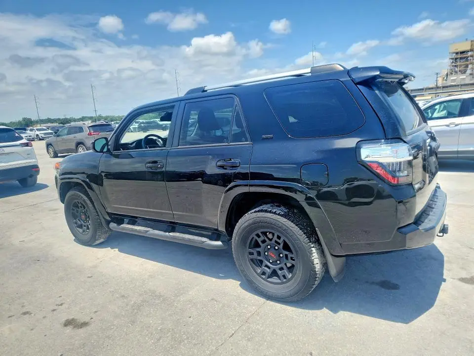 2023 TOYOTA 4RUNNER SR5  