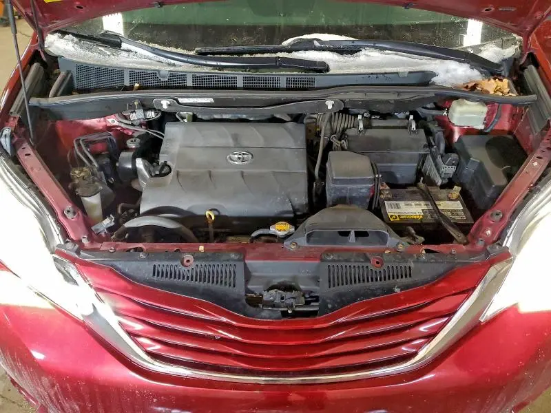 2015 TOYOTA SIENNA LE  