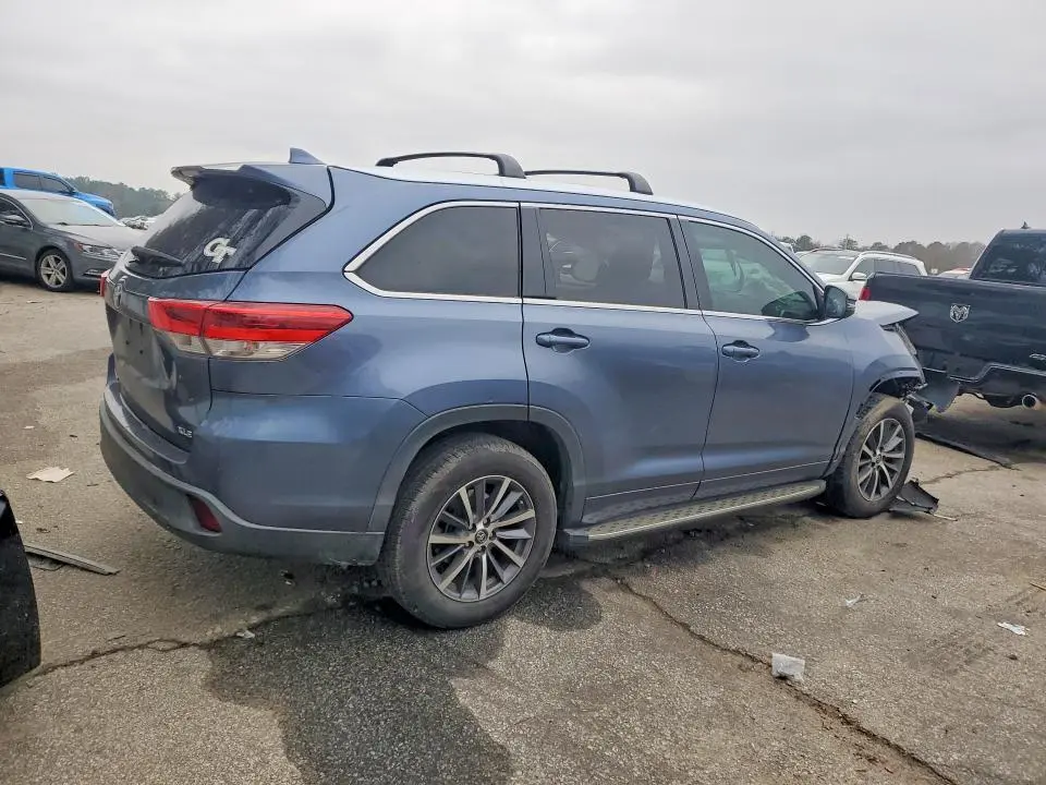 2018 TOYOTA HIGHLANDER SE  