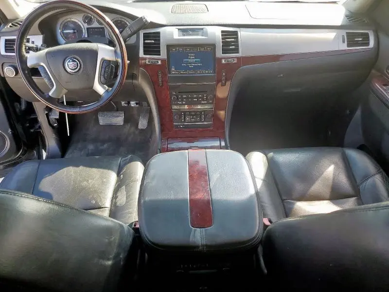 2011 CADILLAC ESCALADE ESV LUXURY  