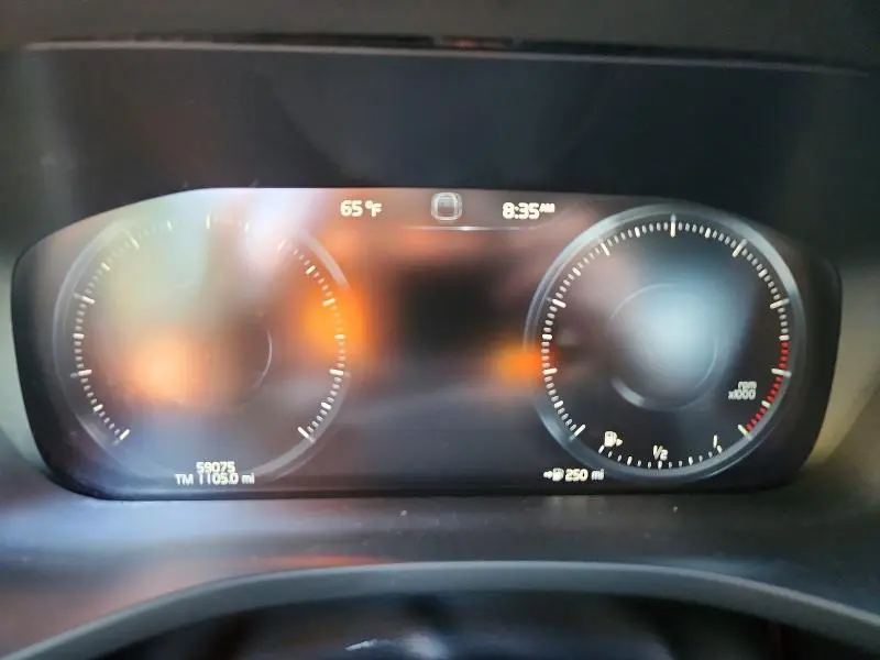 2020 VOLVO XC60 T6 MOMENTUM  