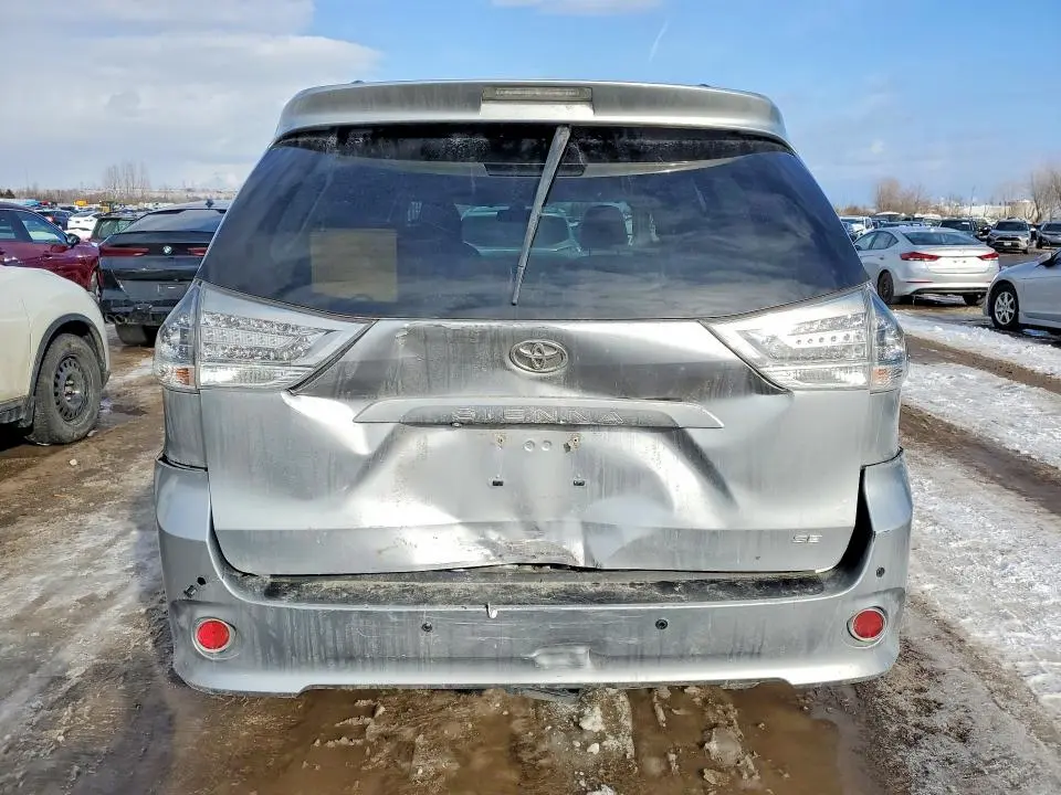 2014 TOYOTA SIENNA SE 8-PASSENGER  