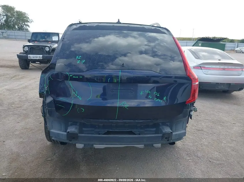 2017 VOLVO XC90 T6 MOMENTUM