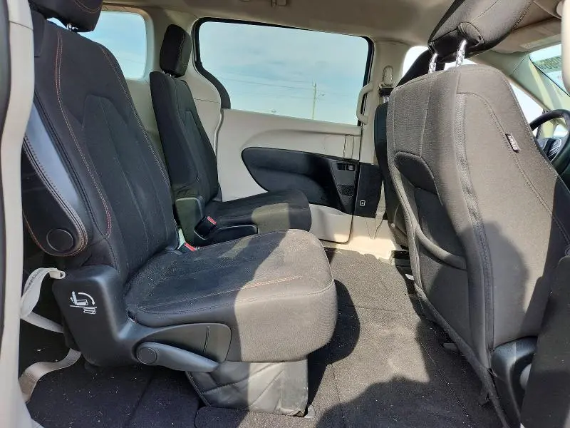2017 CHRYSLER PACIFICA LX  