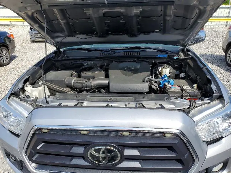 2021 TOYOTA TACOMA SR5 V6  