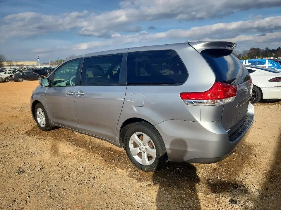 2012 TOYOTA SIENNA LE 8-PASSENGER  