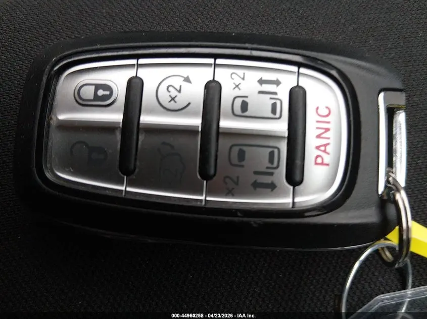 2022 CHRYSLER VOYAGER LX