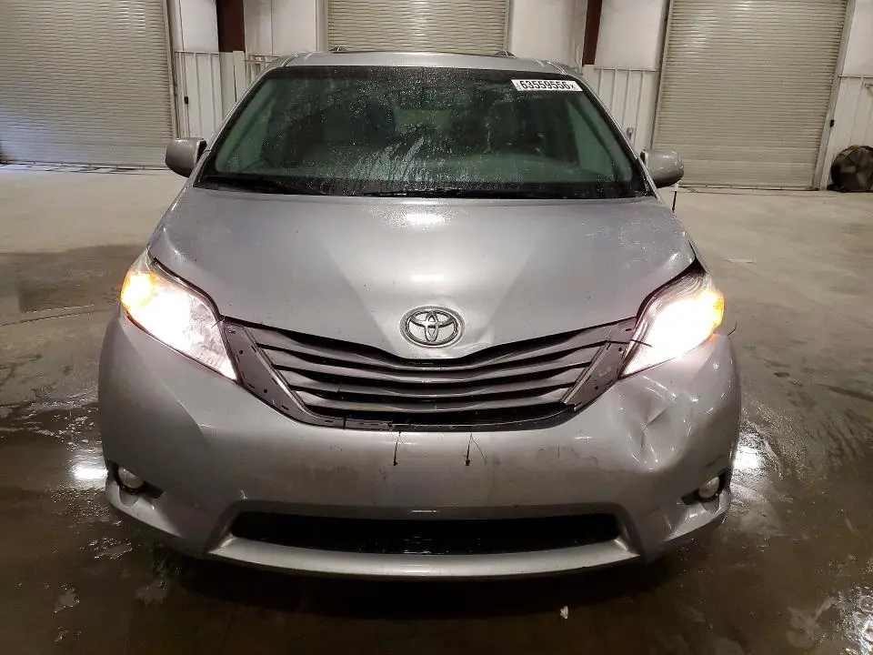2016 TOYOTA SIENNA XLE 8-PASSENGER  