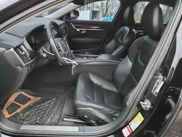 2017 VOLVO S90 T6 MOMENTUM  