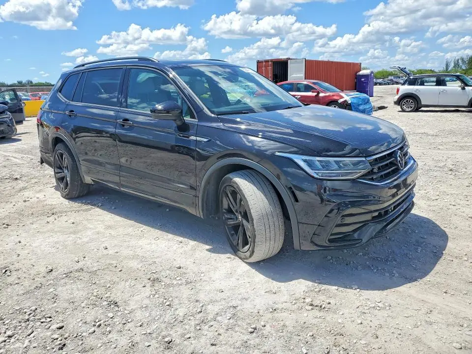 2023 VOLKSWAGEN TIGUAN SE R-LINE BLACK  