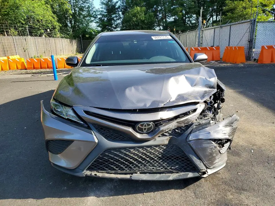 2018 TOYOTA CAMRY SE  