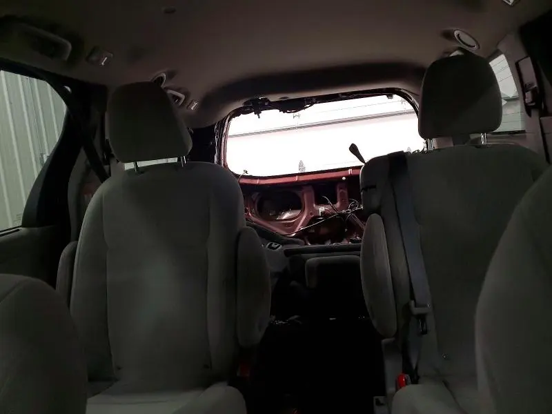 2019 TOYOTA SIENNA LE  