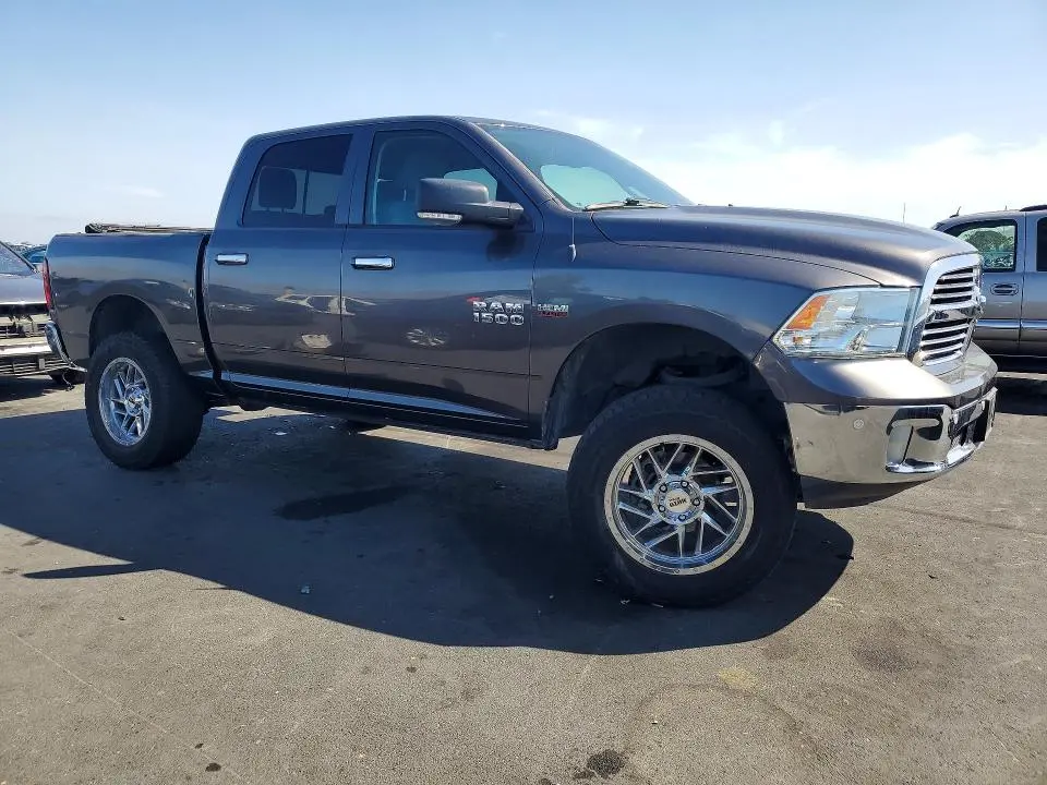 2016 RAM 1500 SLT  