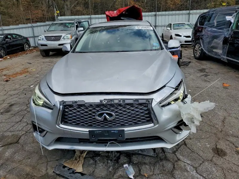 2018 INFINITI Q50 LUXE  