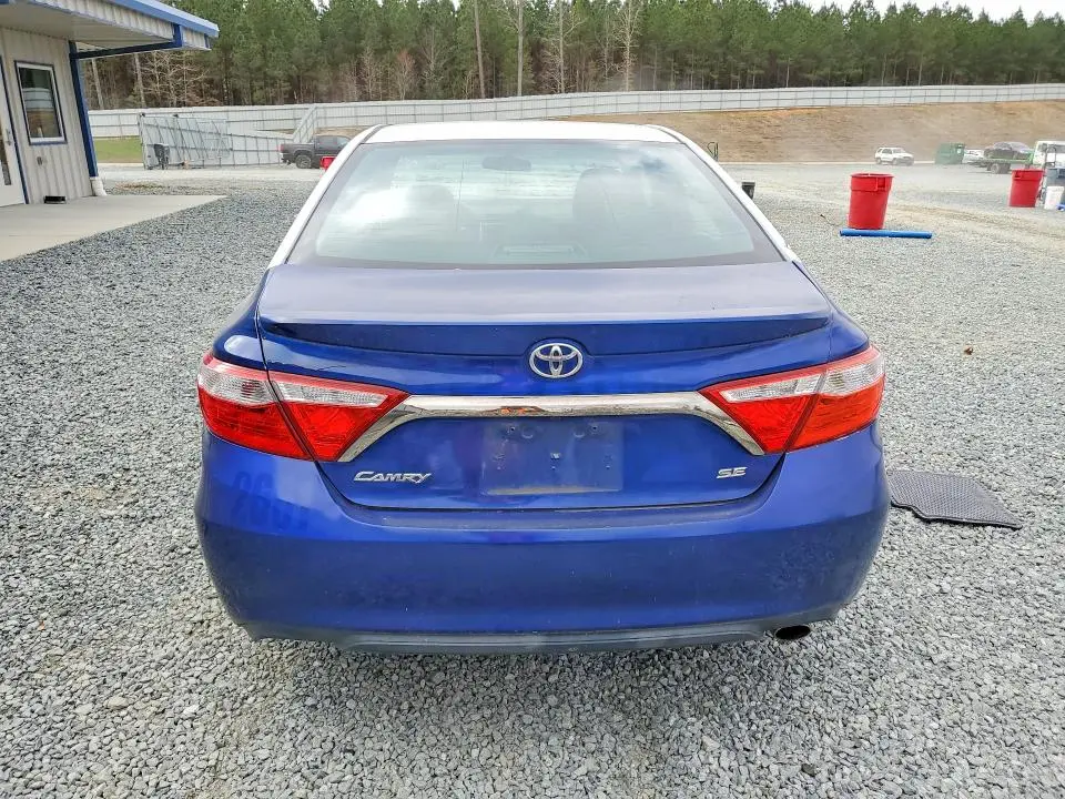 2016 TOYOTA CAMRY SE  