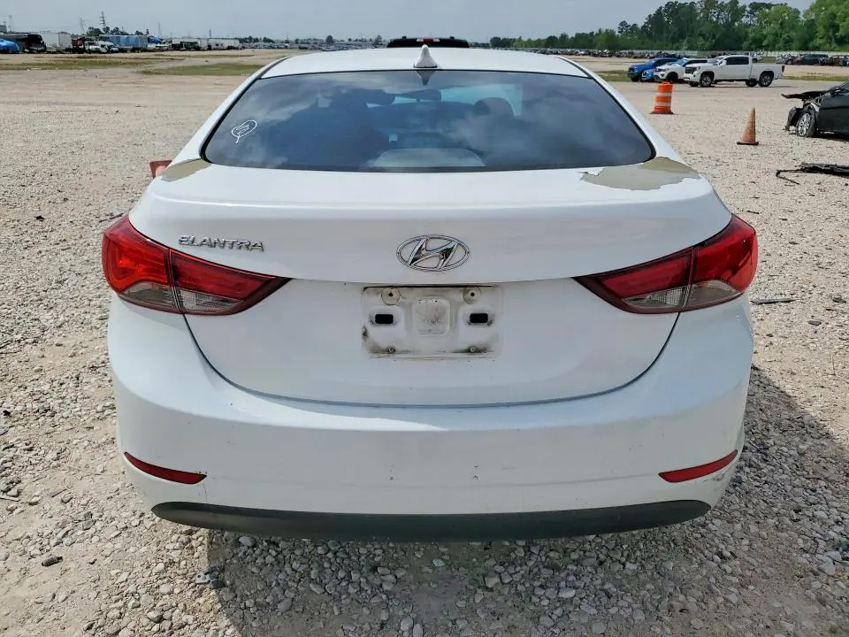 2016 HYUNDAI ELANTRA SE  