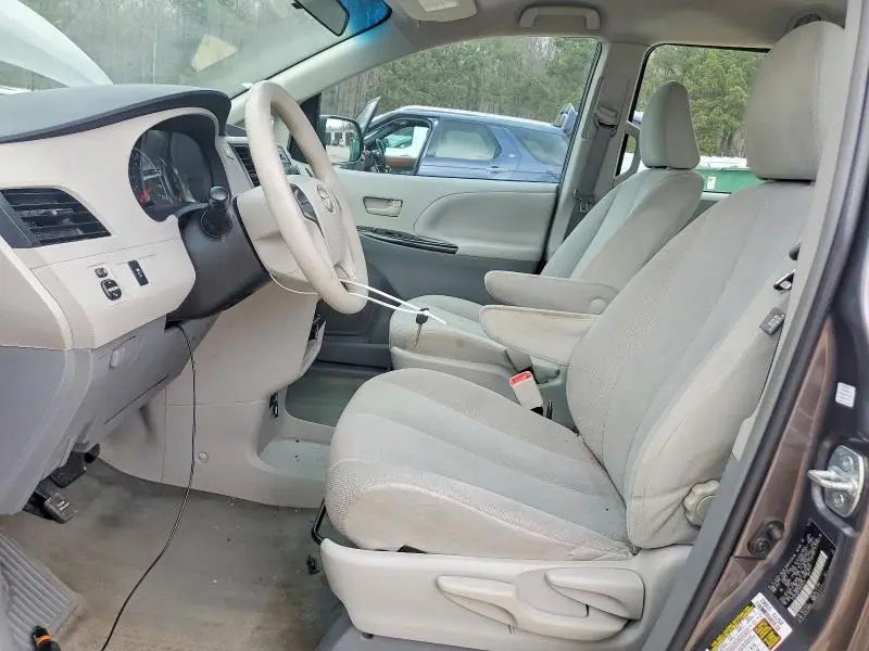 2012 TOYOTA SIENNA   