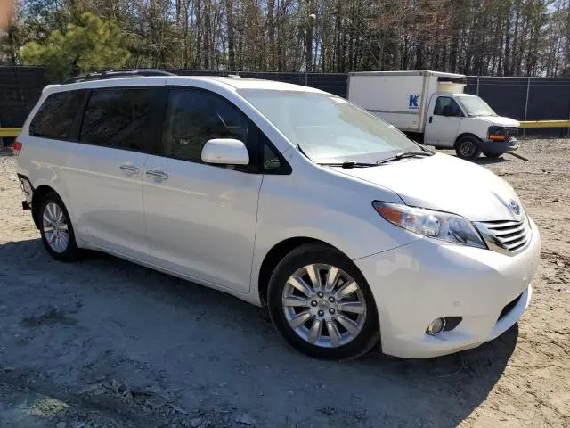 2011 TOYOTA SIENNA XLE