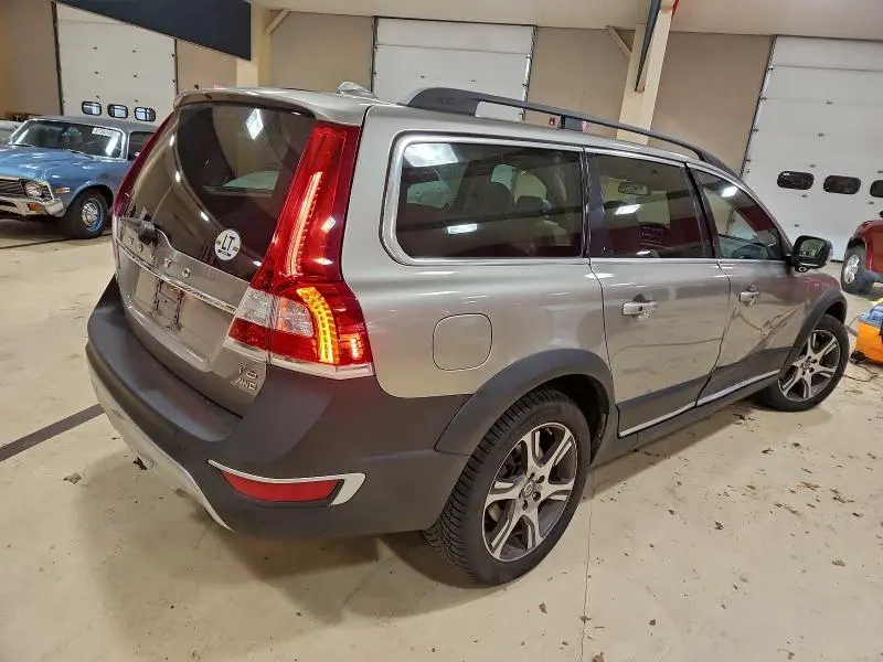 2014 VOLVO XC70 T6  
