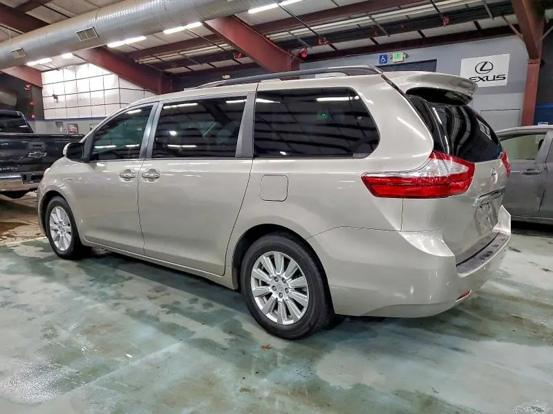 2017 TOYOTA SIENNA XLE  