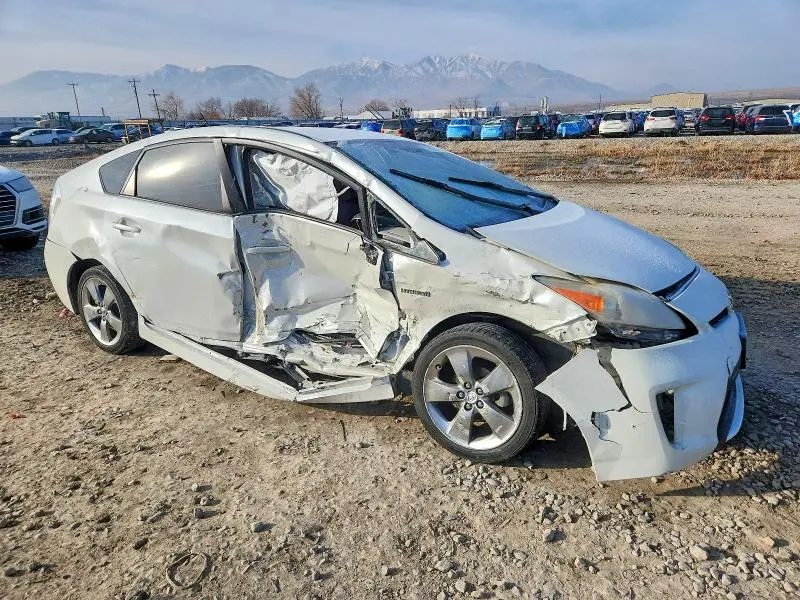 2013 TOYOTA PRIUS PERSONA SERIES SE  