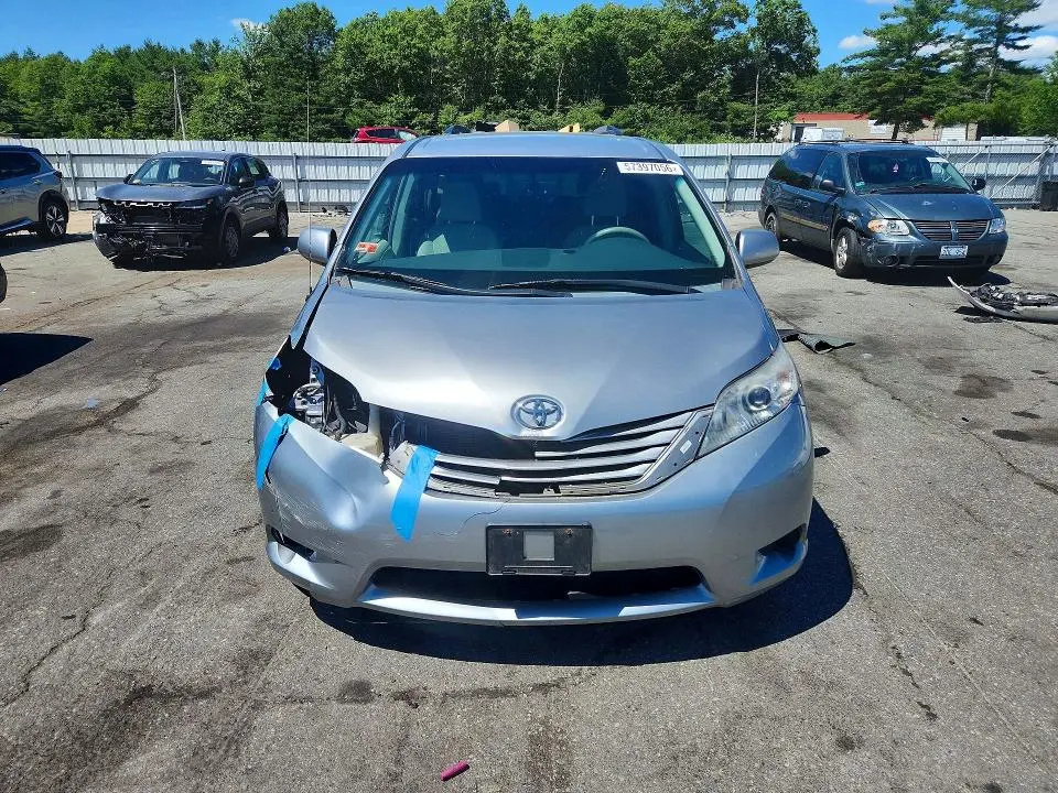 2013 TOYOTA SIENNA LE  
