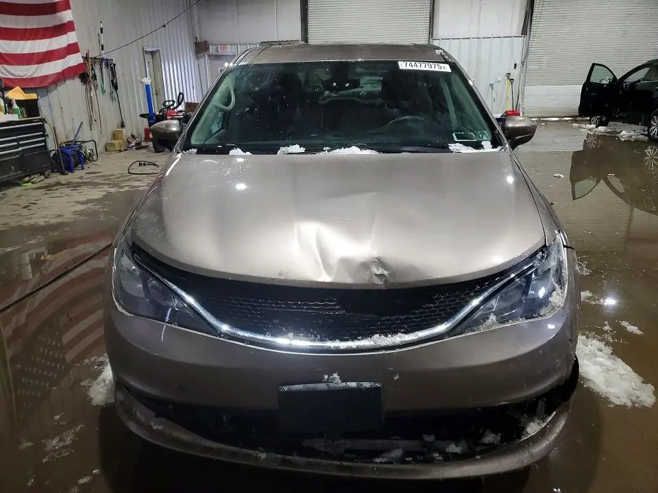 2017 CHRYSLER PACIFICA LX  