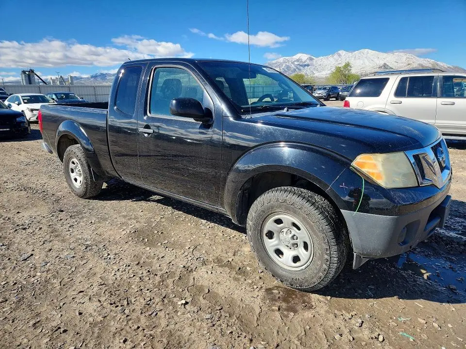 2015 NISSAN FRONTIER S  