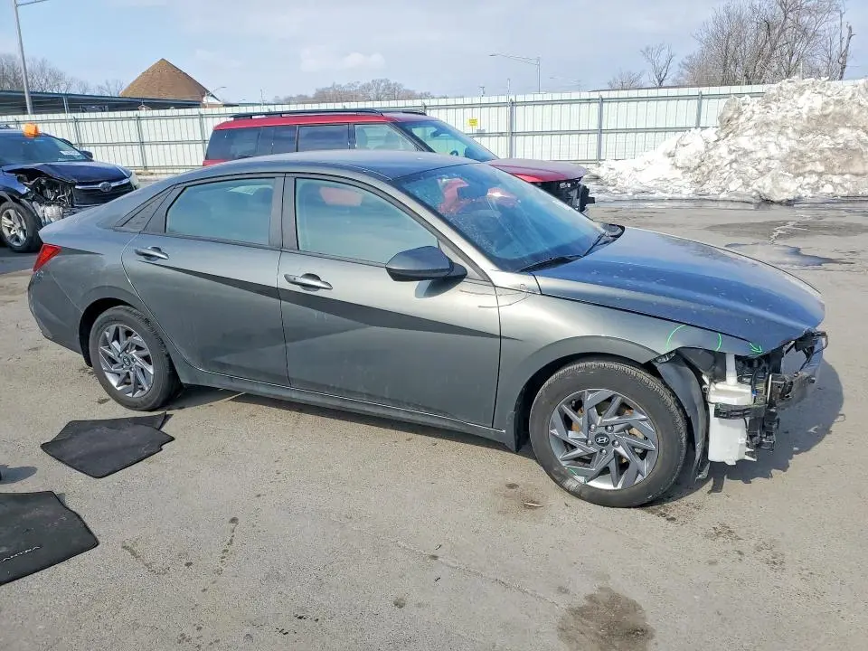 2024 HYUNDAI ELANTRA SEL  