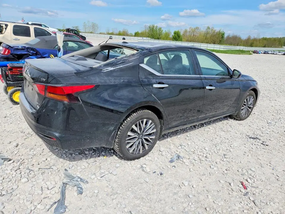 2023 NISSAN ALTIMA SV  