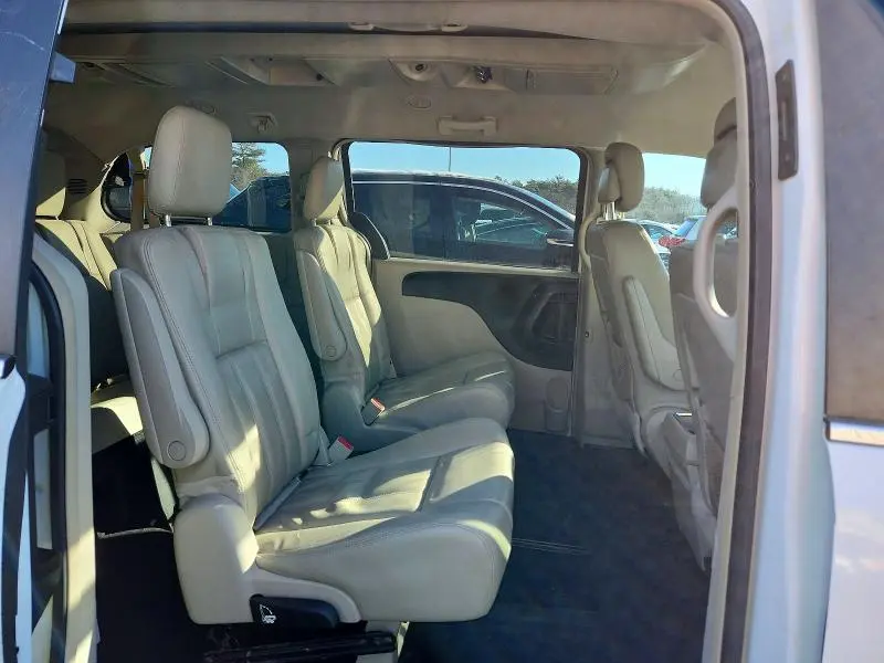 2015 CHRYSLER TOWN & COUNTRY LX  