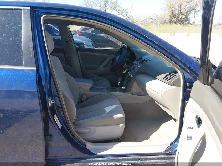 2011 TOYOTA CAMRY LE
