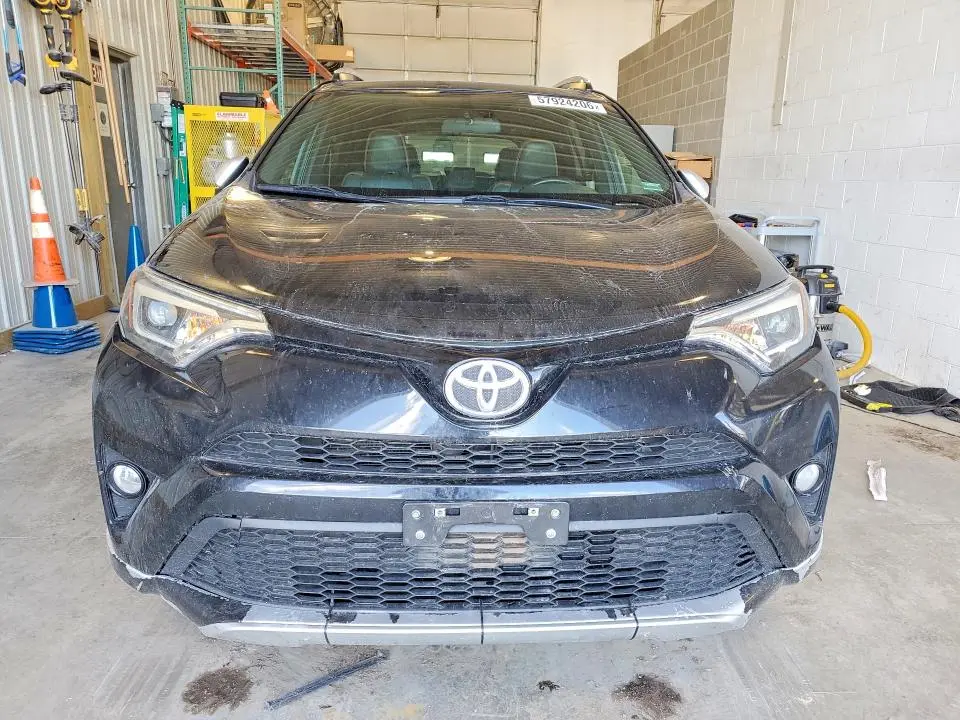 2016 TOYOTA RAV4 SE  