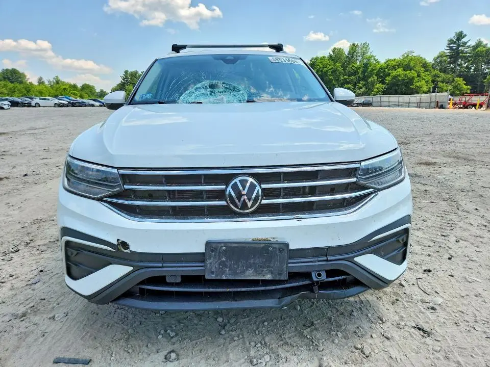 2022 VOLKSWAGEN TIGUAN SE  
